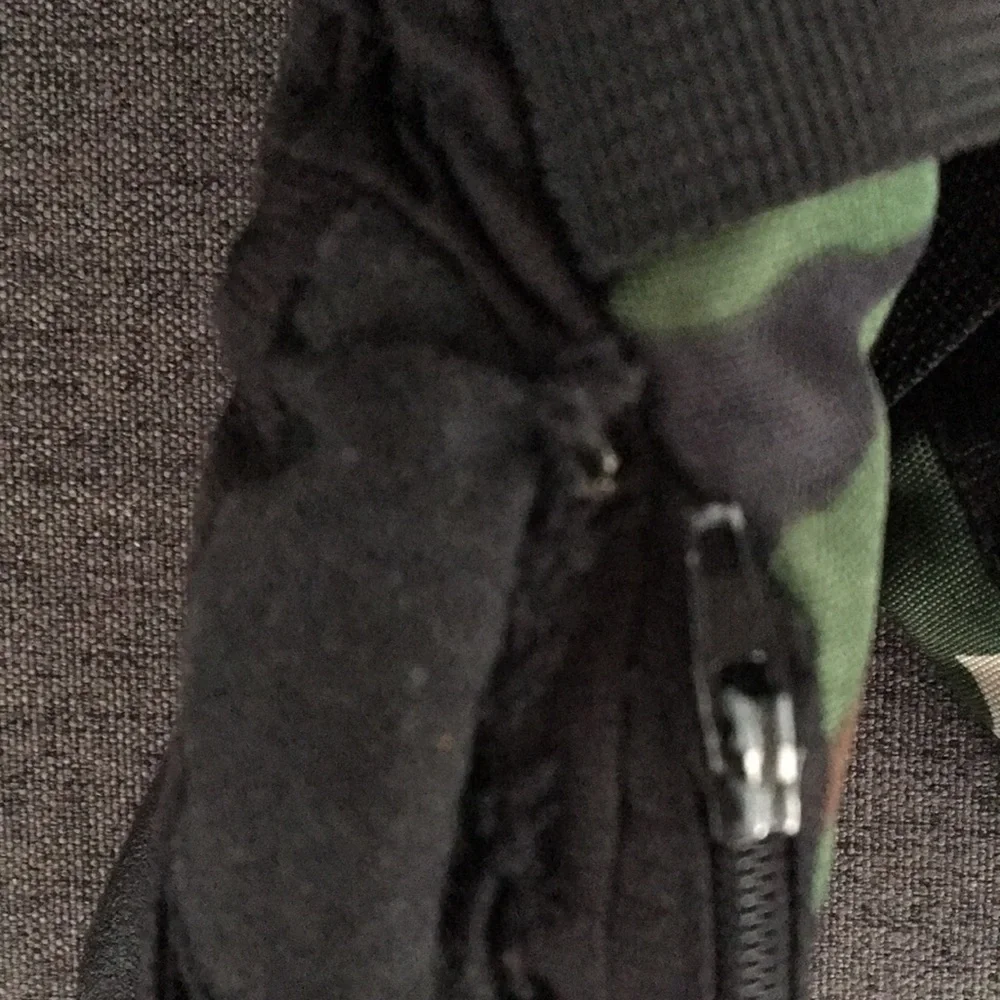 Kombi Junior Medium Camo waterproof gloves. Great used Condition